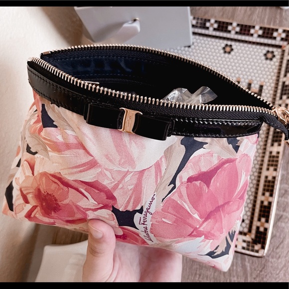 Authentic Salvatore Ferragamo Vintage Floral Bow Cosmetic Bag - Picture 10 of 11